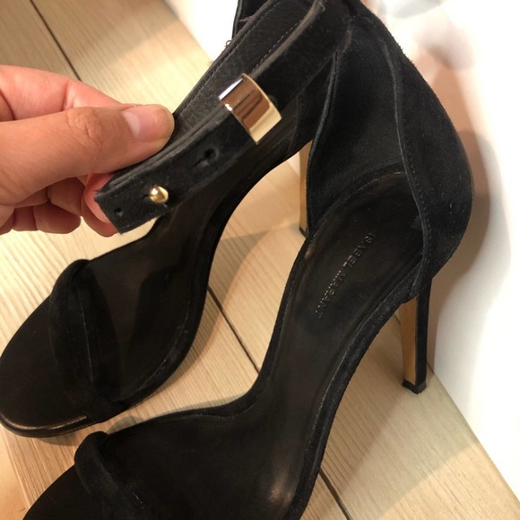 Isabel Marant Womens
Black - Gold Buckle embellished Suede Sandals Pumps size 6 - Picture 11 of 14
